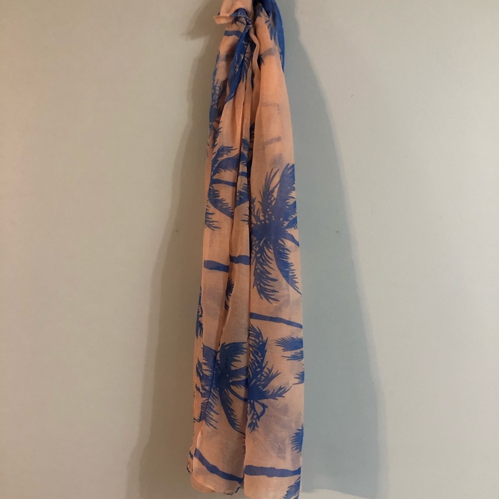 2 Scarves - Picture 3 of 4